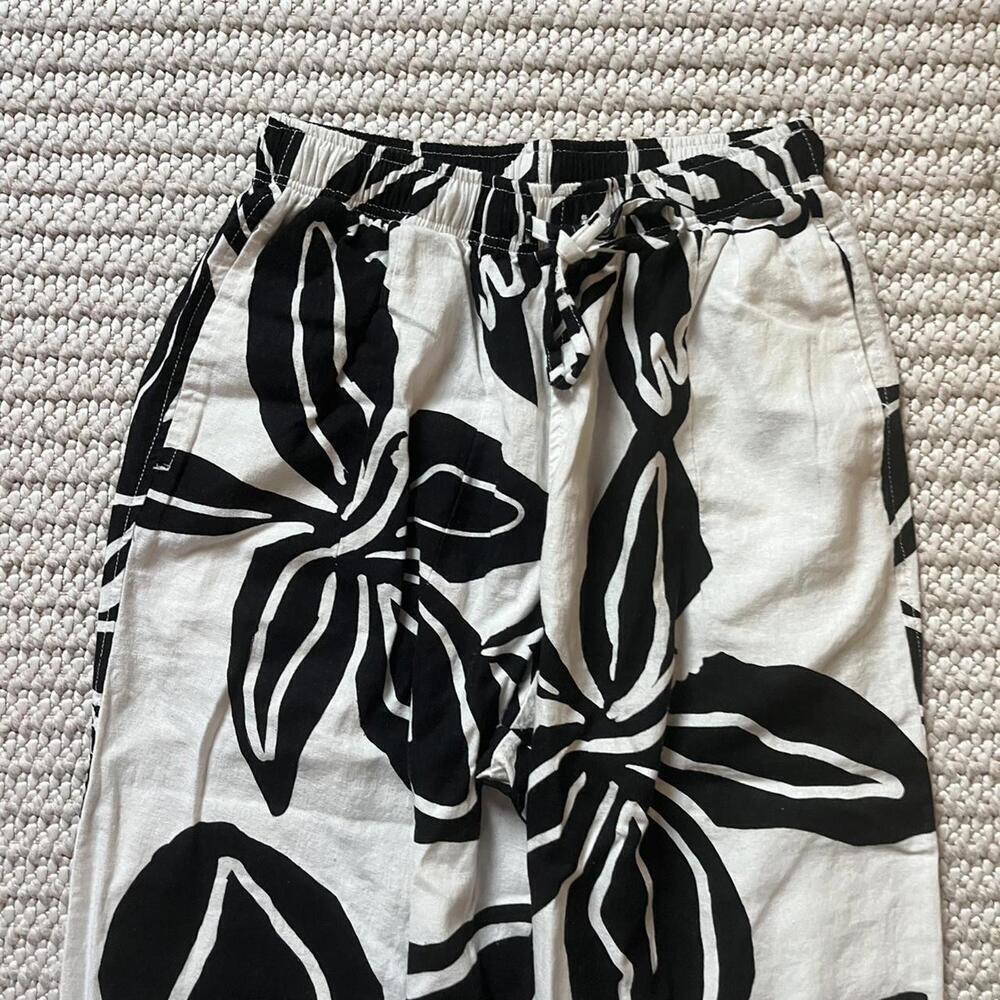 Topshop Linen Pants in Mono Floral - Picture 3 of 5
